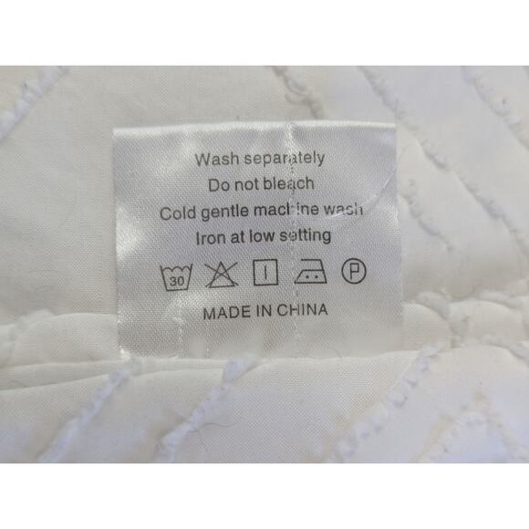 GORGEOUS LIGHTWEIGHT WHITE CHENILLE PATTERNED POLY DUVET, COMFORTER COVER! SZ KG - Picture 7 of 10